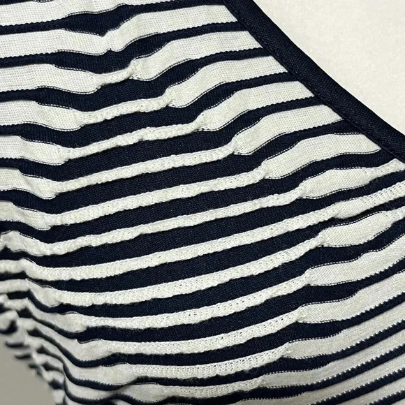 Guess Los Angeles Sleeveless  V-Neck Bodycon Diamond Pattern Dress - Picture 6 of 15